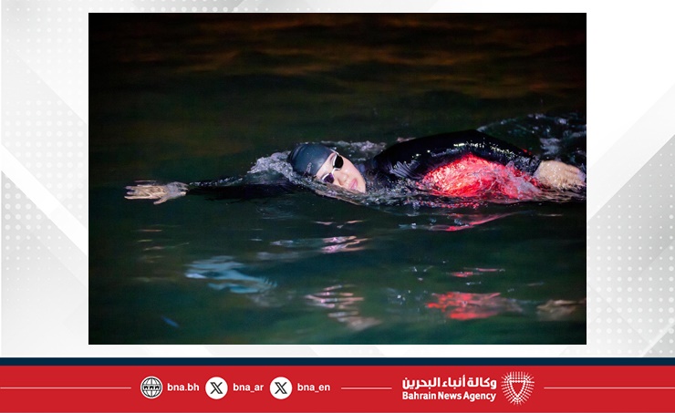 انطلاق تحدي السباحة حول مملكة البحرين بمشاركة 4 سباحين ولمسافة 170 كيلومترا